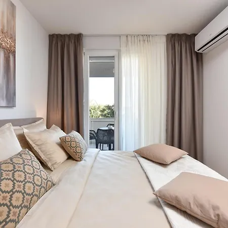 Daire Alta Oliva With Private Parking Zadar