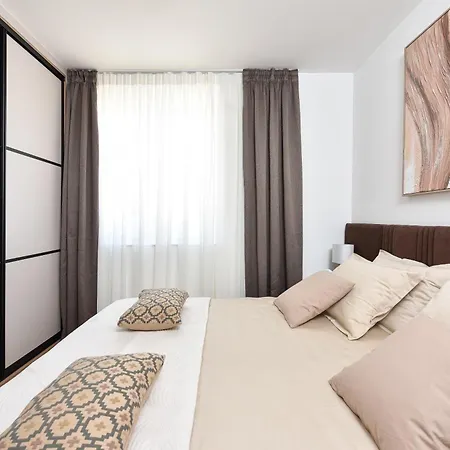 Daire Alta Oliva With Private Parking Zadar